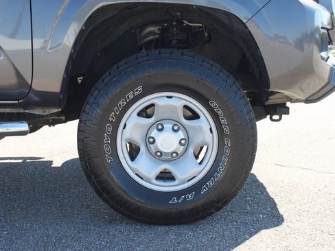 Used 2020 Toyota Tacoma SR5 image 5