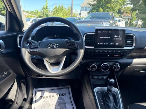 Certified 2025 Hyundai Venue SEL FWD image 22