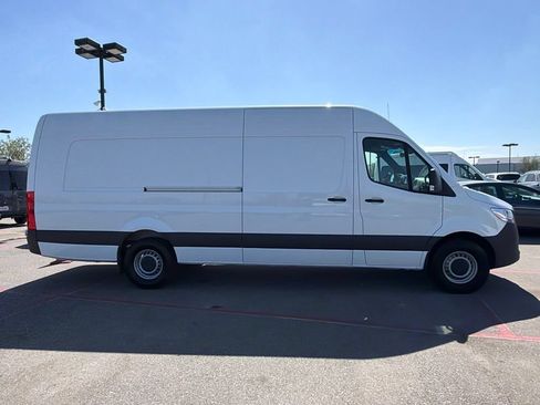 Used 2025 Mercedes-Benz Sprinter 2500 image 6
