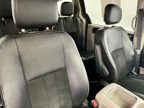 Used 2019 Dodge Grand Caravan SXT FWD image 14
