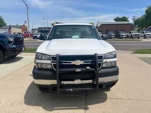 Used 2006 Chevrolet Silverado 2500 W/T AWD/4WD image 3