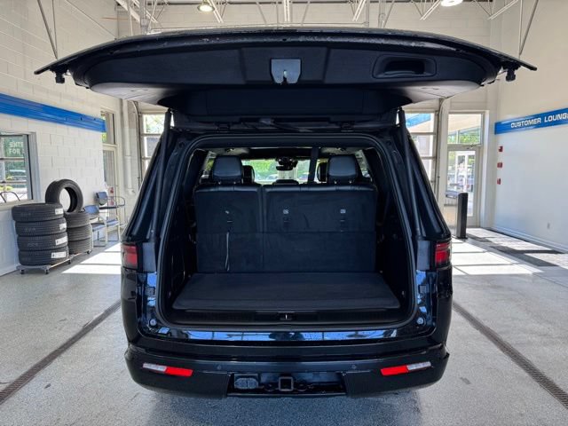 Used 2024 Jeep Wagoneer Series II AWD/4WD image 11