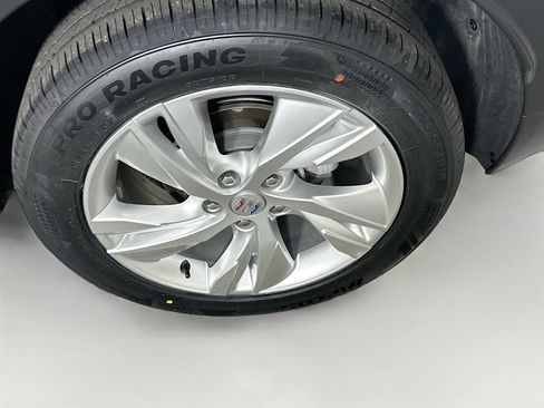 Used 2025 Buick Encore GX Preferred AWD/4WD image 11