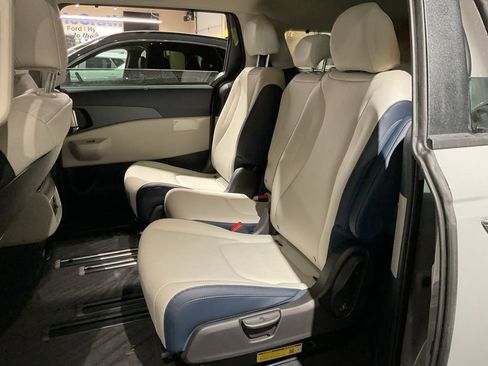 New 2026 Kia Carnival EX FWD image 18