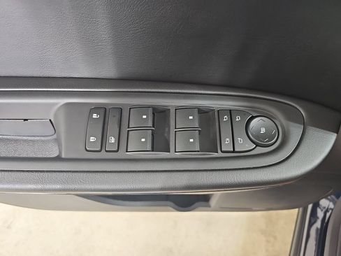 Certified 2017 Chevrolet Traverse Premier FWD image 35
