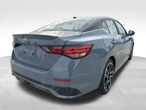 Used 2025 Nissan Sentra SR w/ SR Premium Package image 9