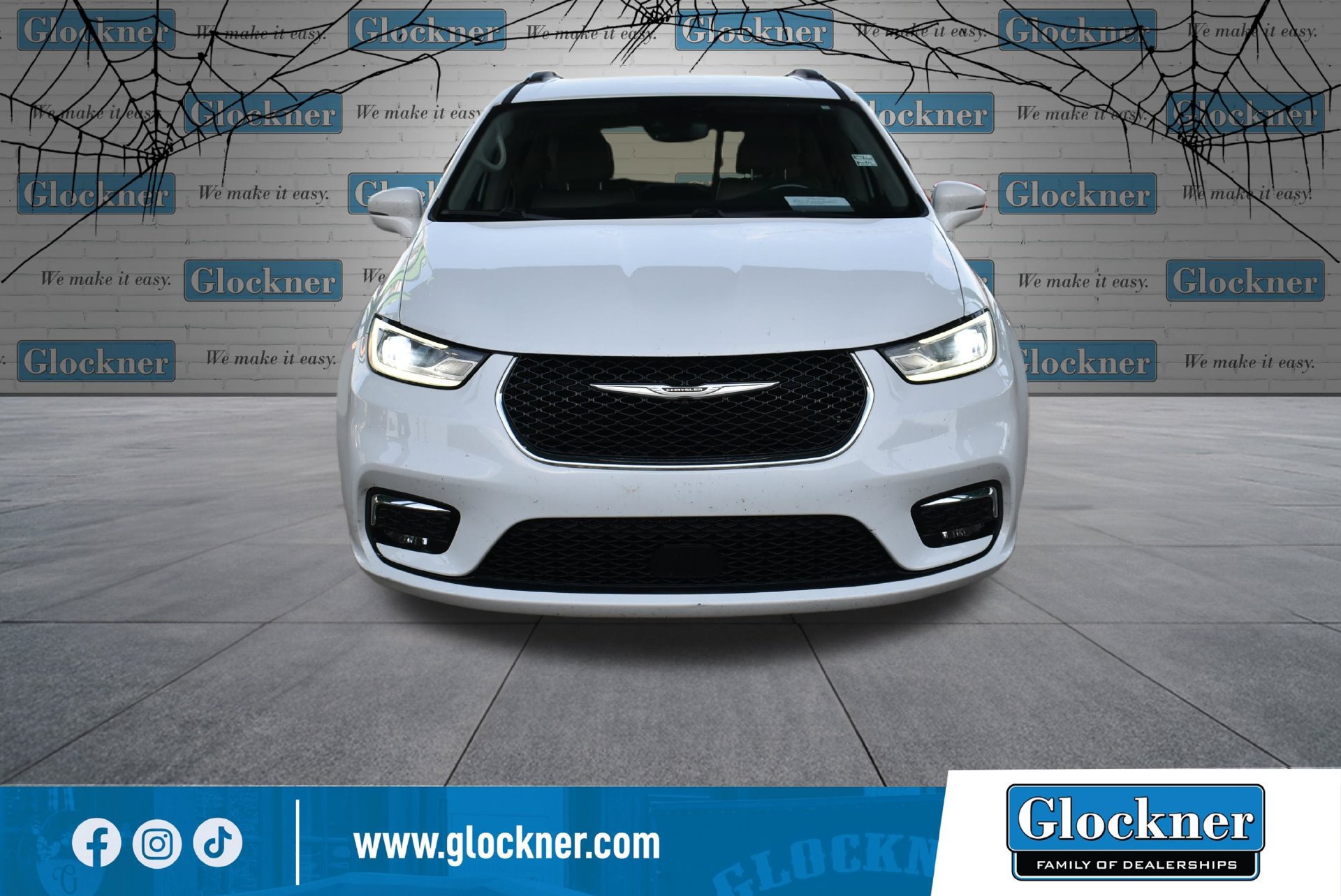 Used 2021 Chrysler Pacifica Touring-L FWD image 2
