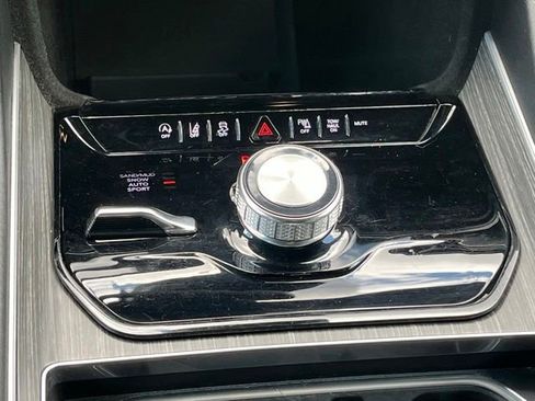Used 2024 Jeep Wagoneer Series II AWD/4WD image 16