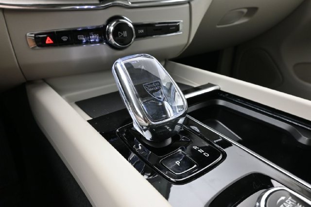 New 2026 Volvo XC60 B5 Ultra w/ Climate Package AWD/4WD image 13