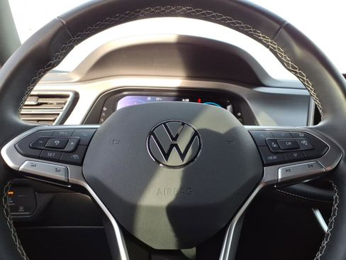 Used 2025 Volkswagen Atlas Cross Sport SE image 23