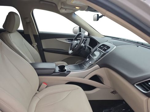 Used 2020 Lincoln Nautilus Premier AWD/4WD image 15