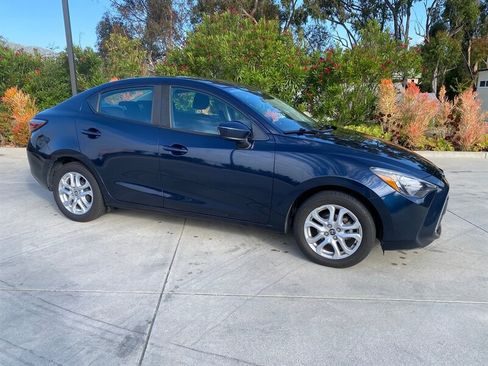 Used 2017 Toyota Yaris iA FWD image 4