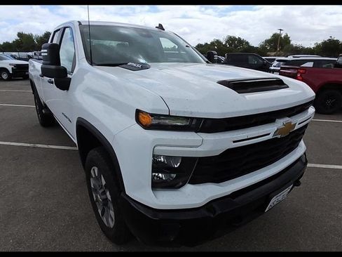 Used 2024 Chevrolet Silverado 2500 Custom w/ Custom Convenience Package RWD image 2