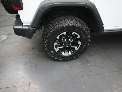 Used 2024 Jeep Wrangler Unlimited Rubicon 4xe image 11