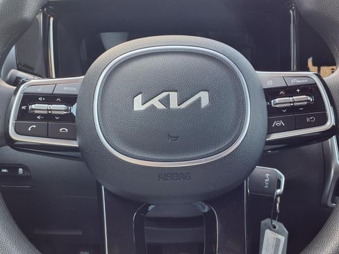 Used 2023 Kia Sorento LX image 13