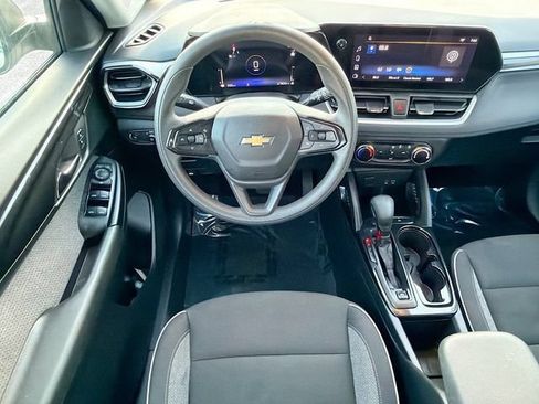 Used 2024 Chevrolet TrailBlazer LS FWD image 16