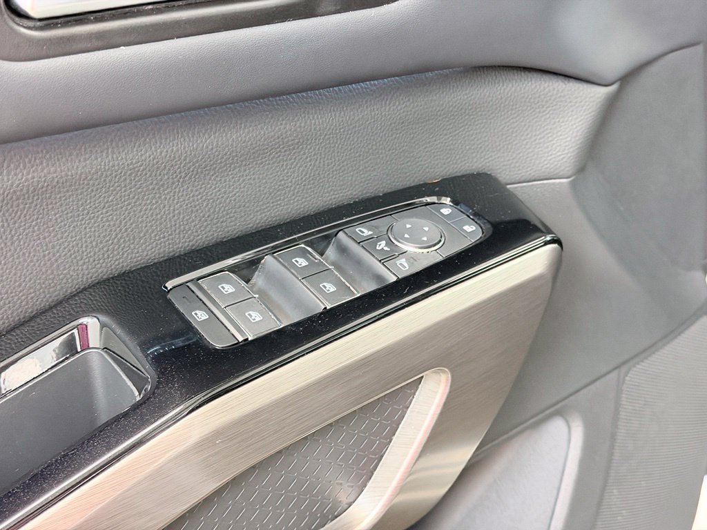Used 2024 Nissan Pathfinder Platinum AWD/4WD image 11