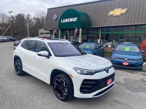 New 2026 Volkswagen Tiguan SEL R-Line image 1