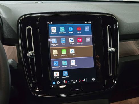 Used 2023 Volvo C40 P8 Recharge Plus w/ Climate Package image 16