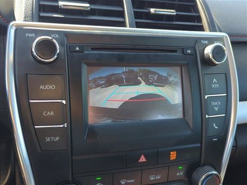 Used 2015 Toyota Camry SE FWD image 19