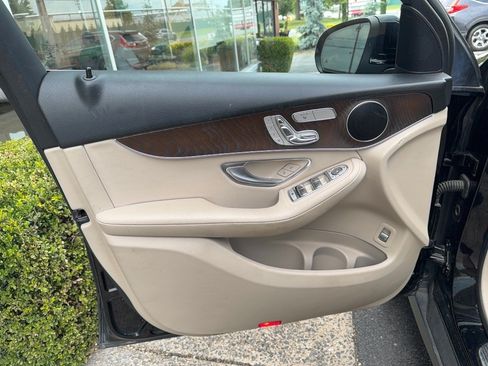 Used 2020 Mercedes-Benz GLC 300 4MATIC image 17