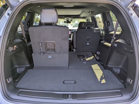 New 2025 Jeep Grand Cherokee L Limited w/ Luxury Tech Group II RWD image 14