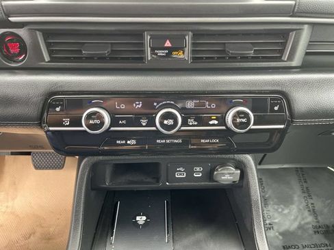 Used 2025 Honda Pilot Touring image 19