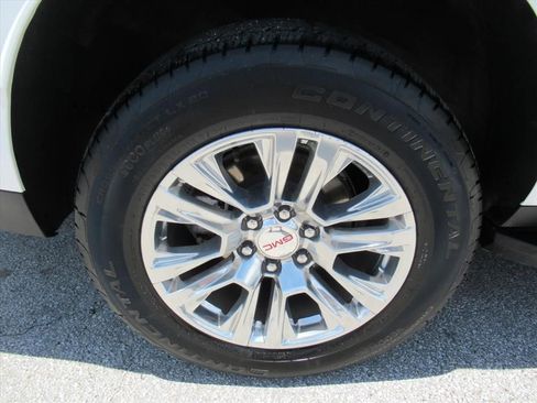 Used 2025 GMC Yukon XL Denali RWD image 7