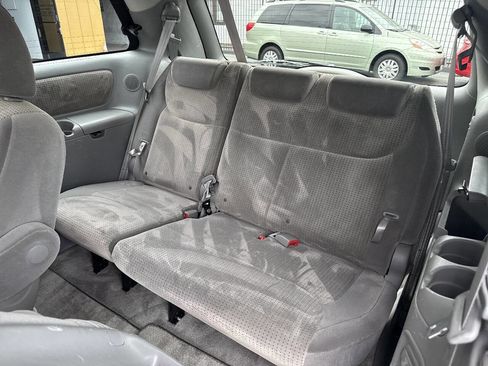 Used 2010 Toyota Sienna LE FWD image 25