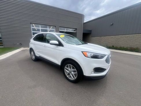 Used 2024 Ford Edge SEL w/ Convenience Package AWD/4WD image 3