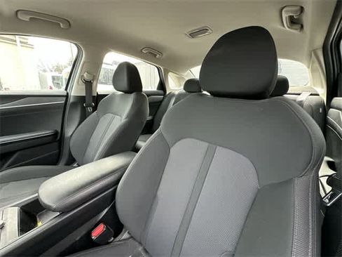 Used 2022 Kia K5 LXS image 13