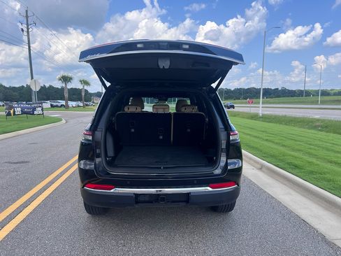 Certified 2025 Jeep Grand Cherokee Limited w/ Trailer Tow Package AWD/4WD image 6