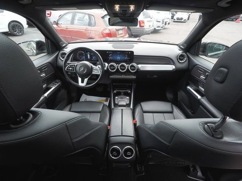 Used 2023 Mercedes-Benz GLB 250 4MATIC w/ Premium Package image 40