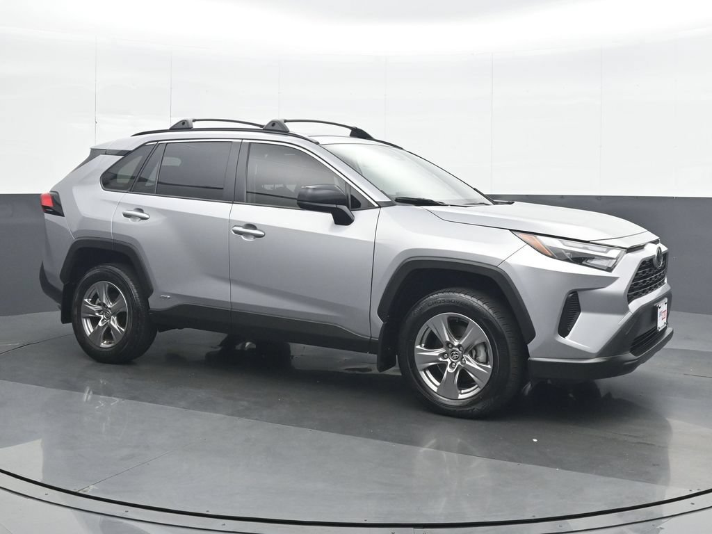 Used 2025 Toyota RAV4 LE AWD/4WD image 8