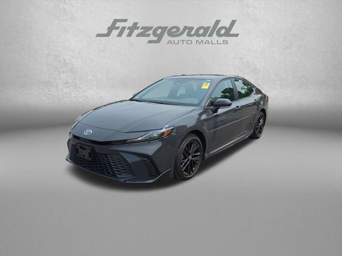 Used 2025 Toyota Camry SE FWD image 3