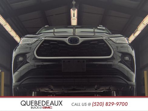 Used 2022 Toyota Highlander XLE image 3