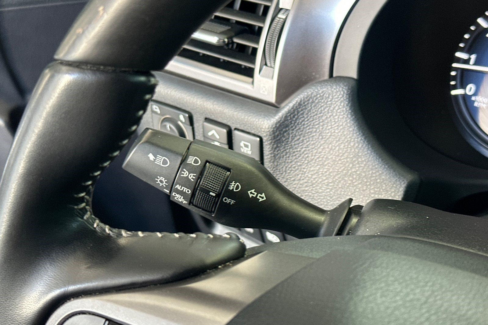 Certified 2023 Lexus GX 460 w/ Black Line Special Edition AWD/4WD image 33