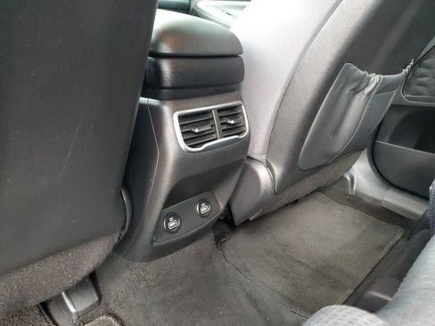 Used 2021 Hyundai Santa Fe SEL FWD image 15
