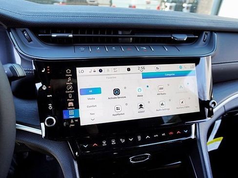 New 2026 Jeep Grand Cherokee Limited w/ Luxury Tech Group II image 31