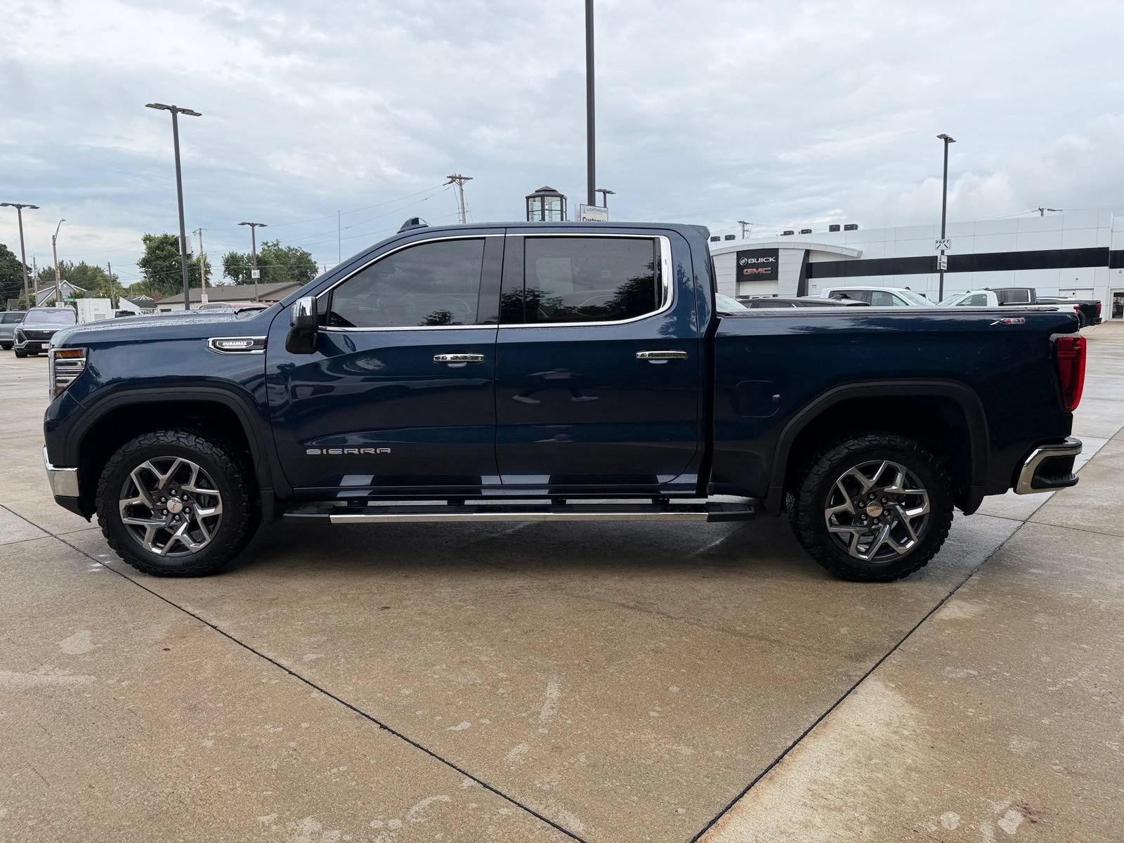 Used 2022 GMC Sierra 1500 SLT w/ SLT Premium Package AWD/4WD image 8