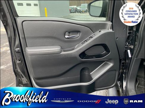 Used 2023 Nissan Frontier SV w/ Midnight Edition Package image 16