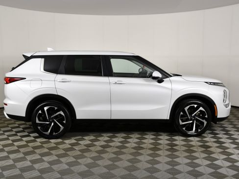 Used 2022 Mitsubishi Outlander SE AWD/4WD image 5