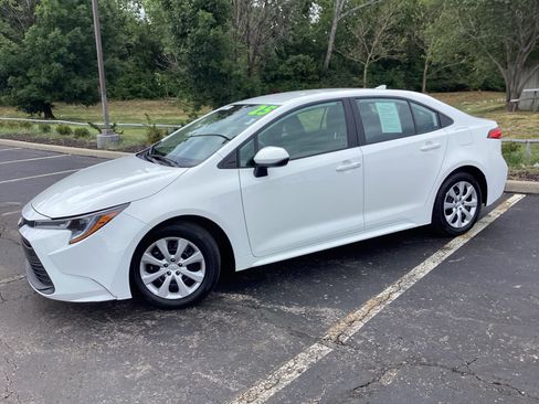 Certified 2025 Toyota Corolla LE FWD image 25
