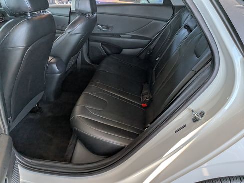 Used 2022 Hyundai Elantra Limited FWD image 27