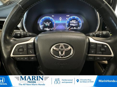 Used 2024 Toyota Highlander Platinum AWD/4WD image 28