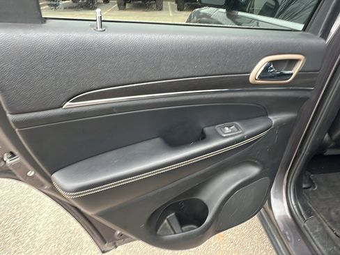 Used 2015 Jeep Grand Cherokee Limited w/ Trailer Tow Group IV image 23