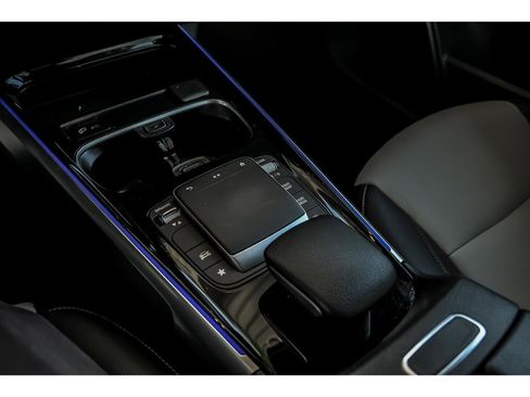 Used 2022 Mercedes-Benz GLB 250 4MATIC image 21