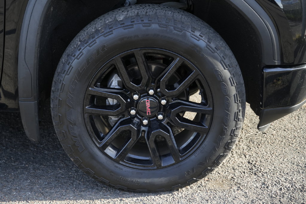 Used 2021 GMC Sierra 1500 Elevation w/ LPO, Elevation Black Package AWD/4WD image 12