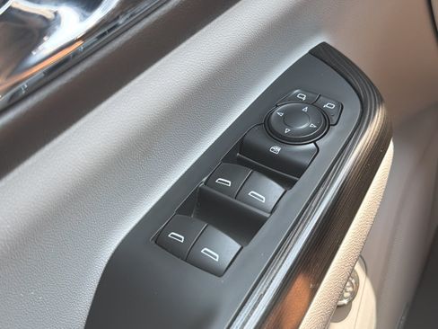 Used 2017 GMC Acadia SLT FWD image 18