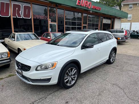 Used 2016 Volvo V60 T5 Cross Country w/ Convenience Package AWD/4WD image 2